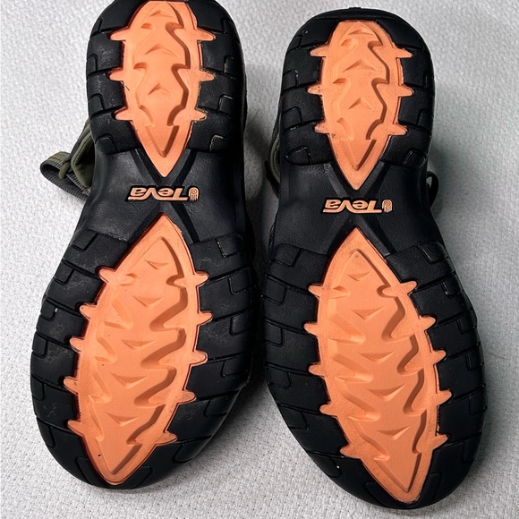 Teva sandals lightly used - Picture 5 of 7